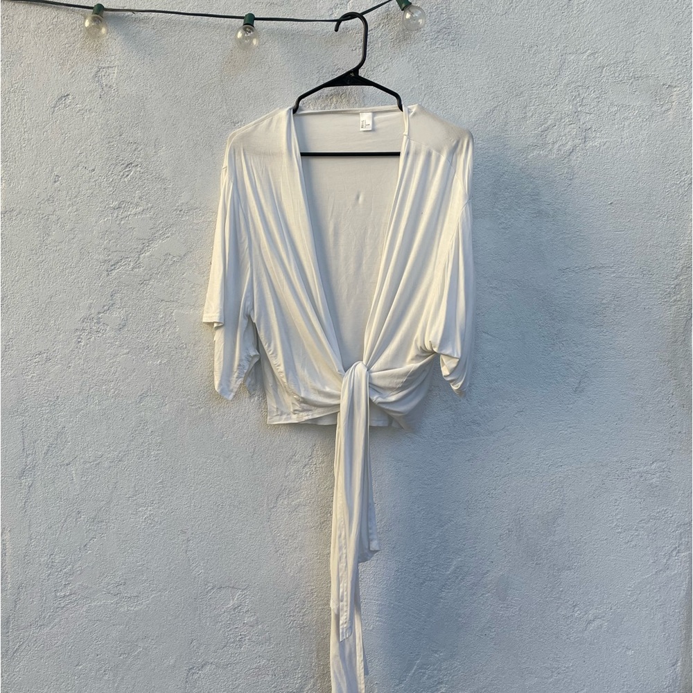 TIE FRONT CROP TOP